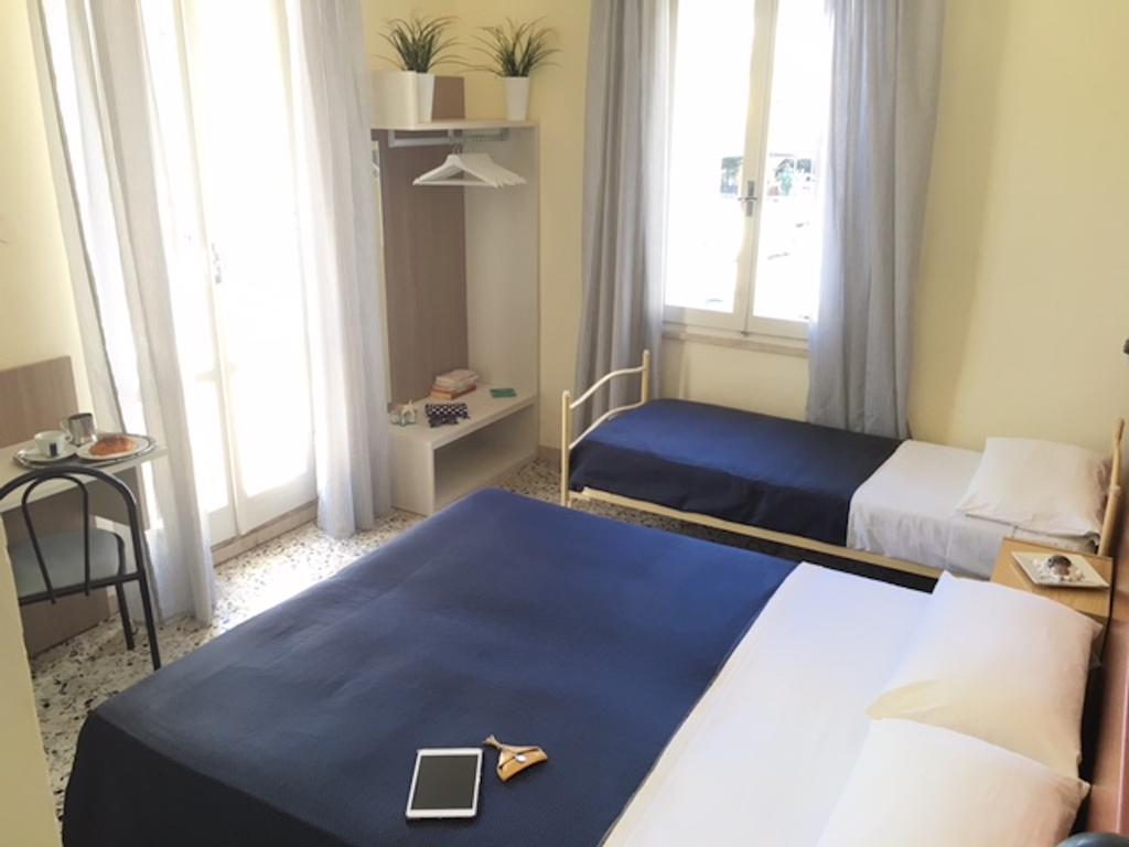 Hotel Byron Solo Per Giovani Riccione Exterior foto