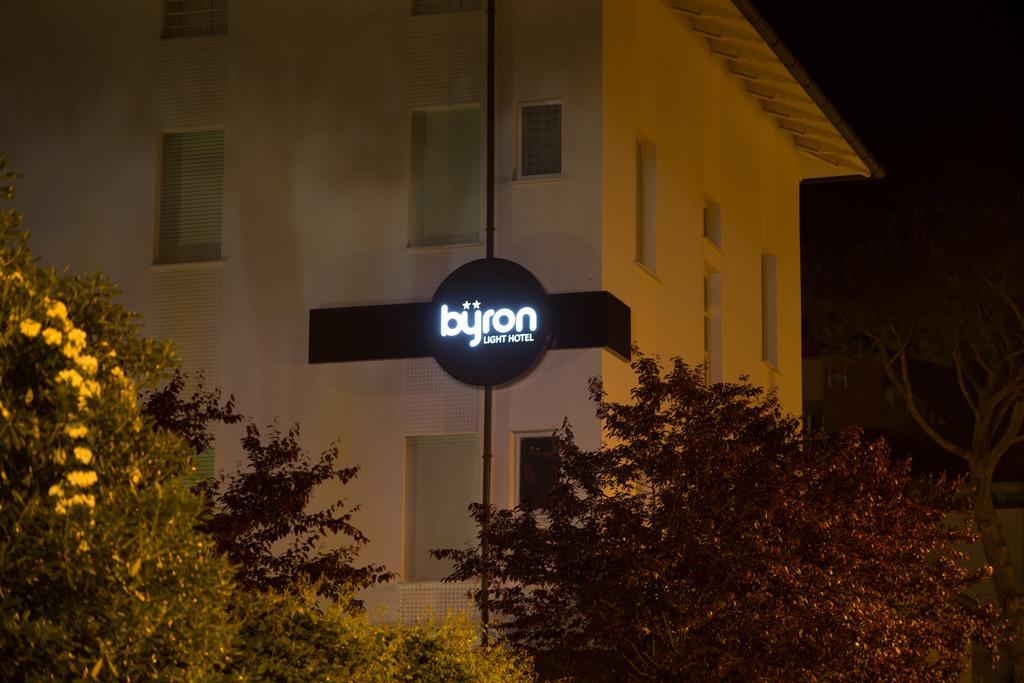 Hotel Byron Solo Per Giovani Riccione Exterior foto