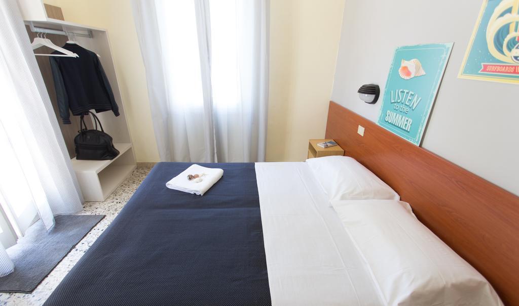 Hotel Byron Solo Per Giovani Riccione Quarto foto