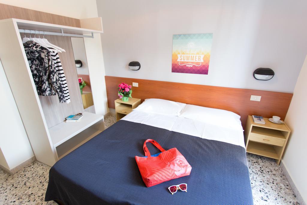 Hotel Byron Solo Per Giovani Riccione Quarto foto